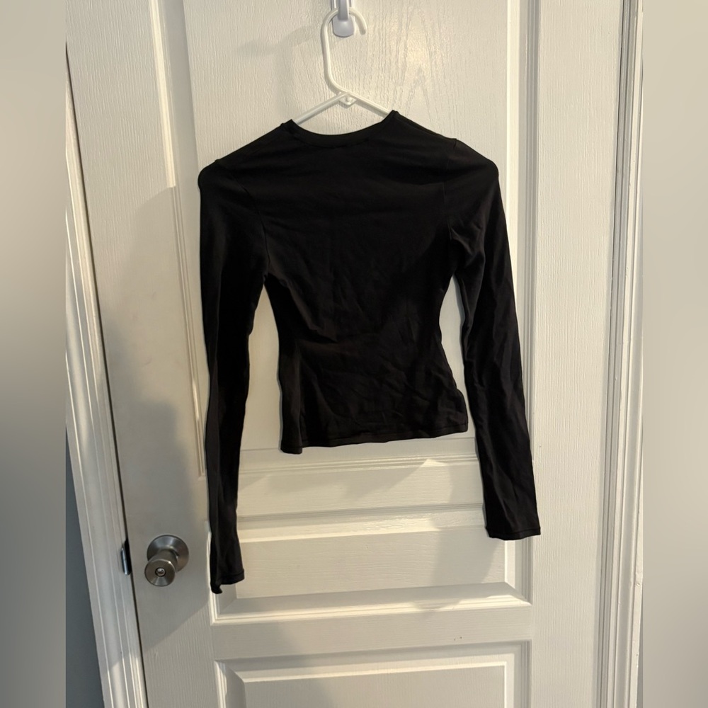 Skims Kim Kardashian Women’s Long Sleeve T-shirt XS New with Tags - Picture 2 of 3